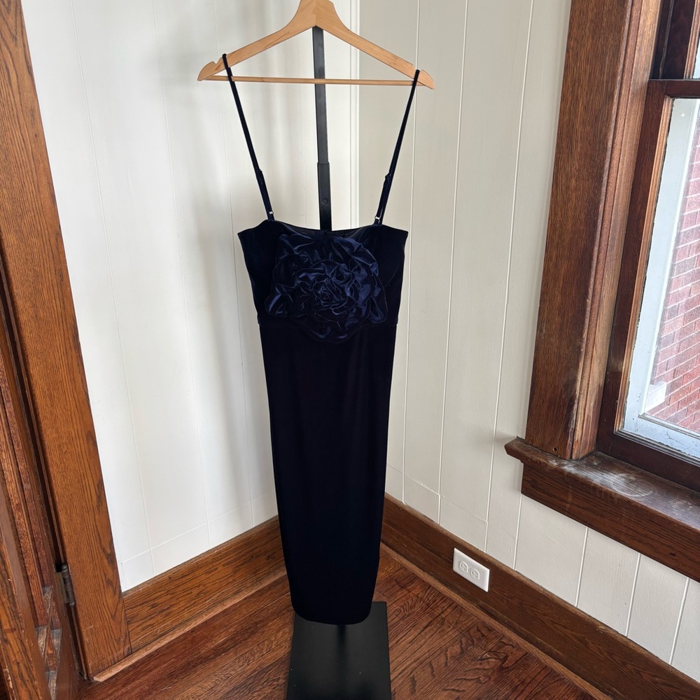 Betsy & Adam Women’s 8 NWT Navy Velvet Sheath Dress 3D Rosette Spaghetti Strap